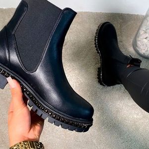 Simmi London - US 8 - BLACK STUDDED ANKLE BOOTS